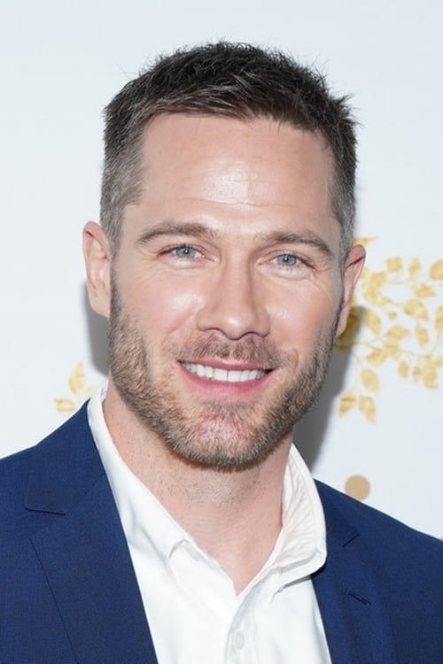 Picture of Luke Macfarlane