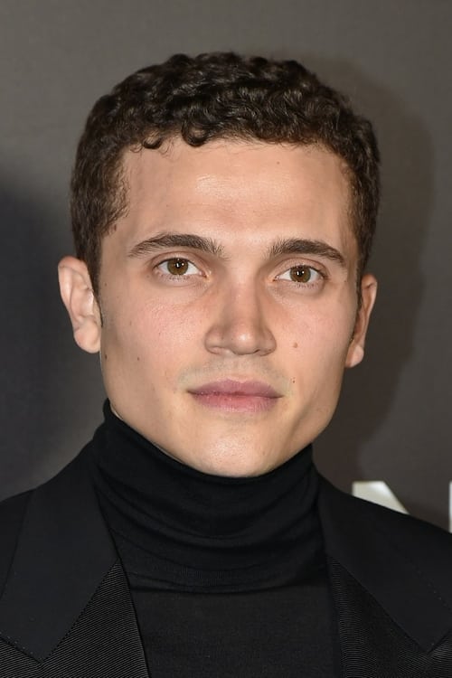 Picture of Karl Glusman