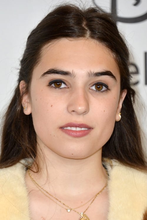 Picture of Clara Mamet