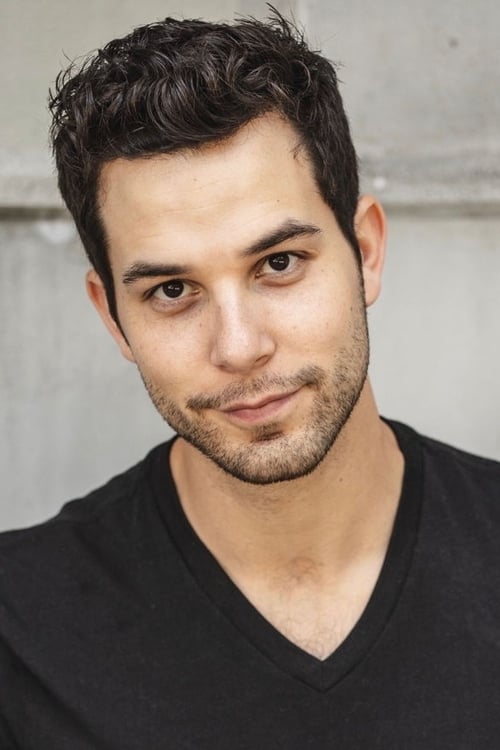 Picture of Skylar Astin